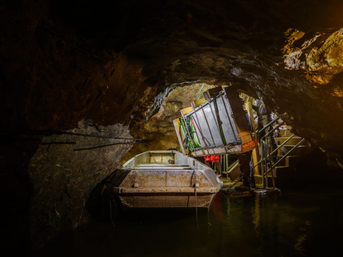 Rivière souterraine de Labouiche levage de vanne