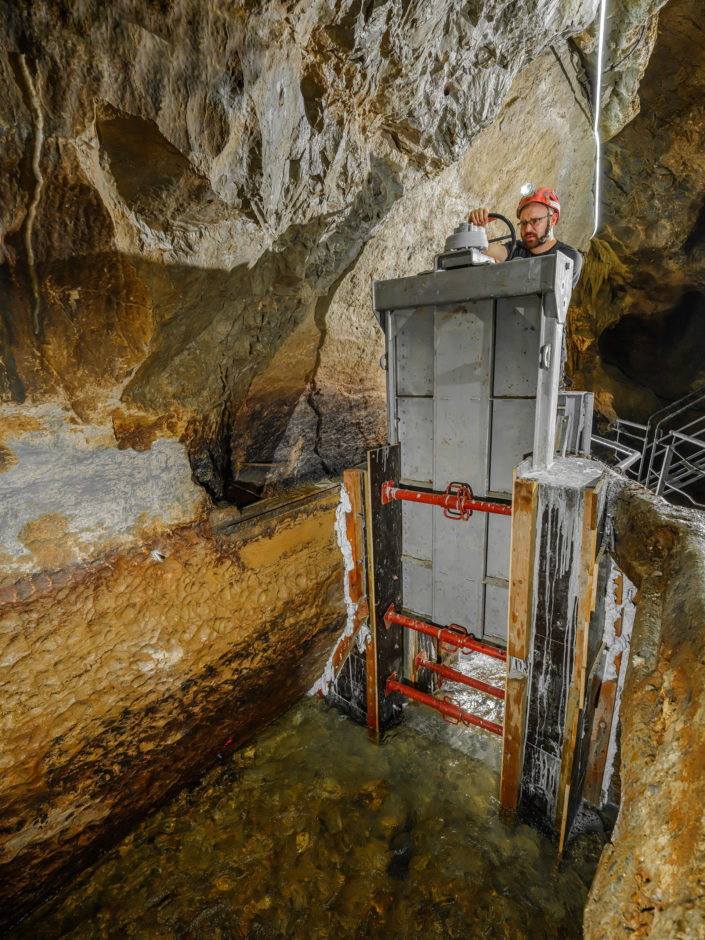 Rivière souterraine de Labouiche vanne amont